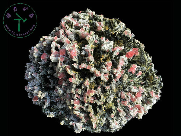 紅色八面體螢石+鈣鐵輝石，內(nèi)蒙古，克什克騰旗，黃崗梁礦一工區(qū)，2012年產(chǎn)出