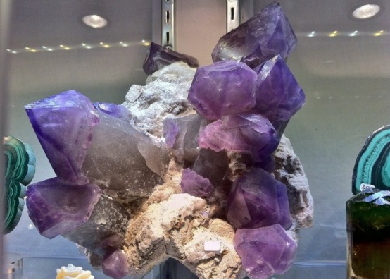 長沙市譚力礦產(chǎn)品有限公司,長沙礦產(chǎn)品銷售,工藝品銷售,鉆石飾品批發(fā)